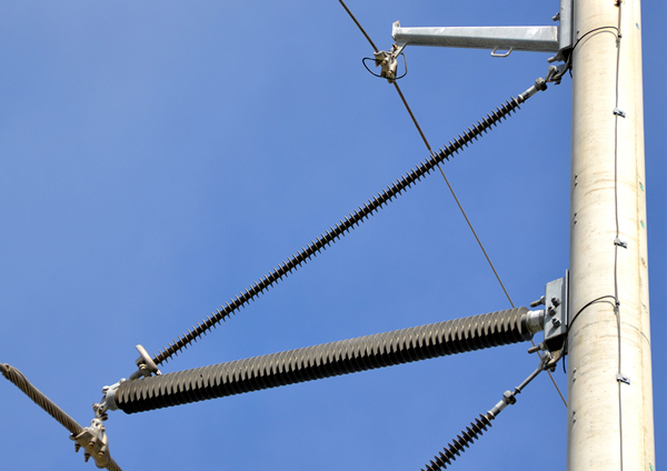 Механические соображения для композитных изоляторов с раскосами