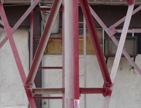 Отложение загрязняющих веществ на поверхности башни связи