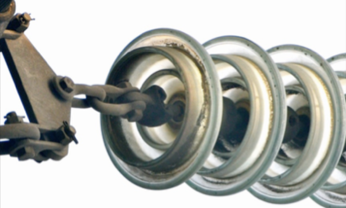 Какова структура композитного изолятора?