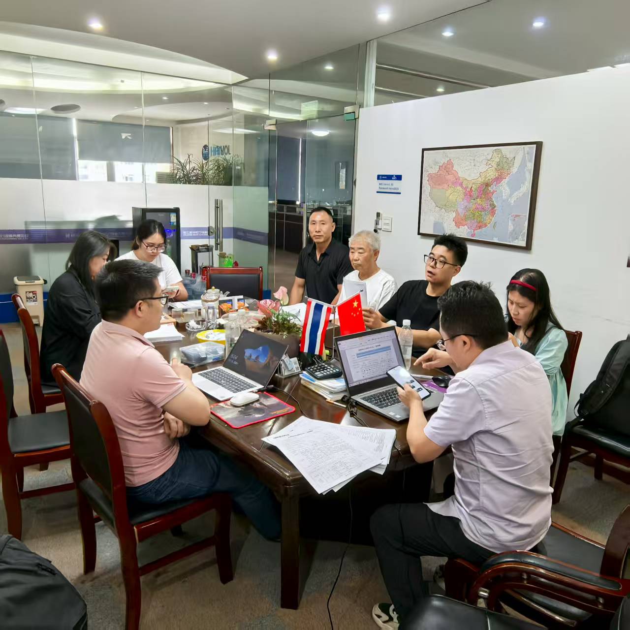 Zhejiang Haivo Electrical успешно продлевает тройные сертификаты ISO, усиливая приверженность глобальной безопасности энергетики