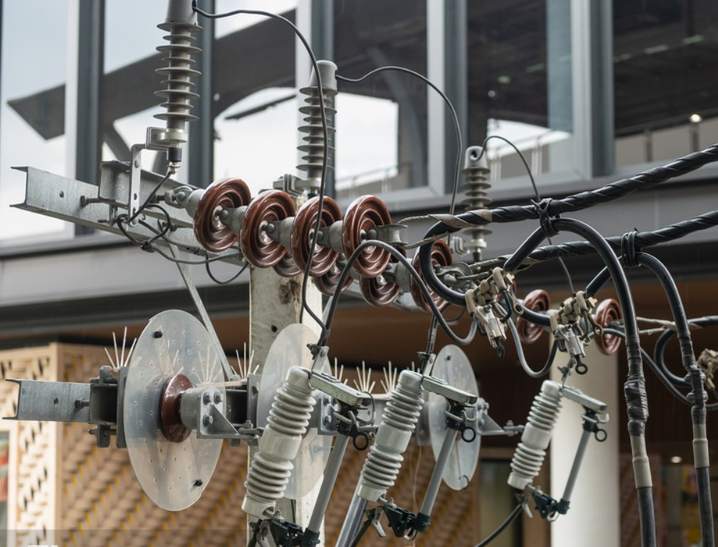 Исследование интеллектуальных характеристик операции Оптимизация и технология прецизионного прерывания для выпадающего предохранителя