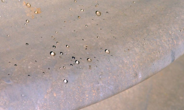 Фарфор с покрытием RTV с хорошей гидрофобностью