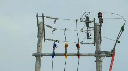 Распространенные проблемы с силовыми изоляторами: перекрытие из-за загрязнения, выявление старения и рекомендации по техническому обслуживанию